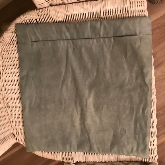 Set Of 2 Cushion Covers Turquoise Color. $5.00 AS AN ADD ON - Picture 2 of 3